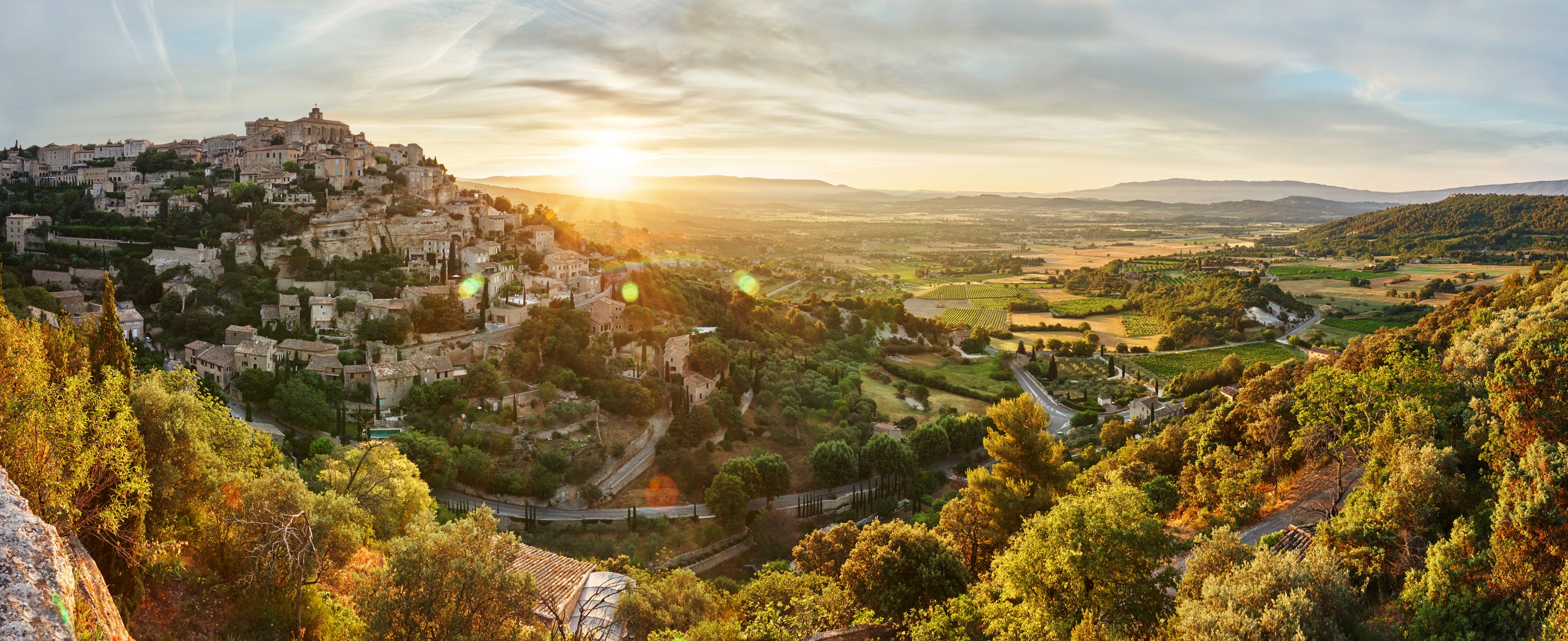 Gordes perched village above the Luberon valley at sunrise